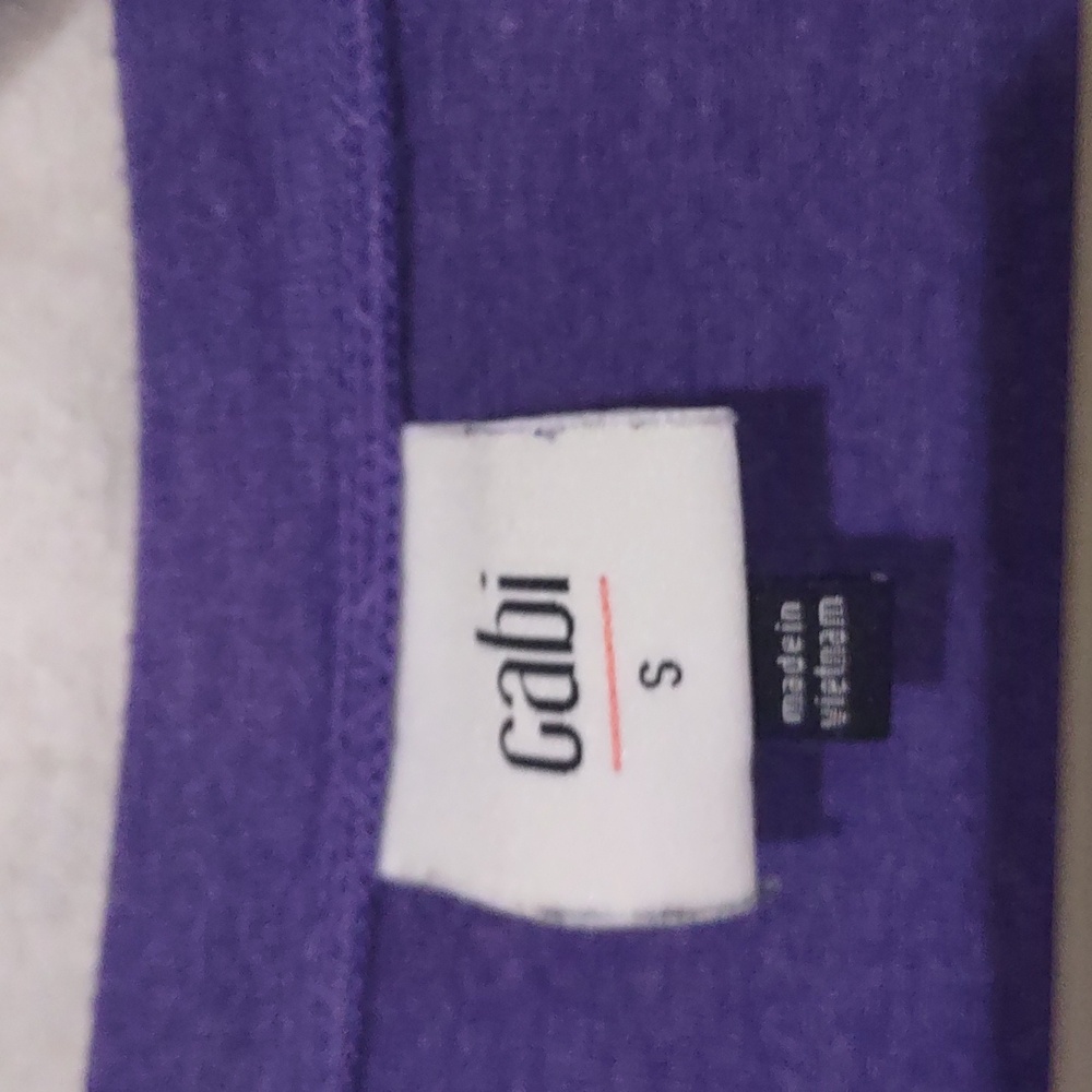 cabi 5921 Serenity Tee French Violet  Size Small EUC Vneck Long Sleeve - Picture 3 of 5